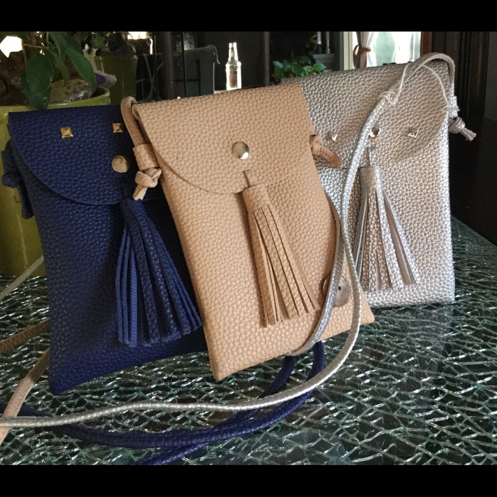 Leather crossover Purse with fringe 7 by 5”.